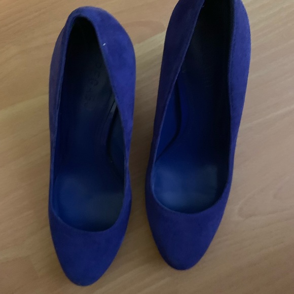 Royal blue suede pumps - Picture 2 of 4
